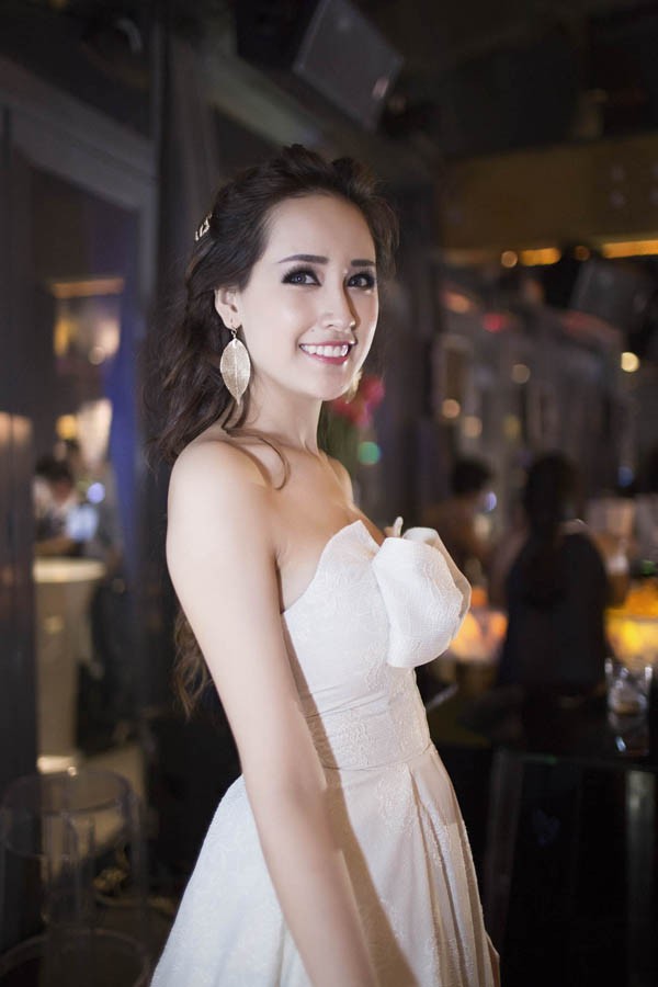 Mai Phương Thúy gợi cảm trên tầng cao Sài Gòn - ảnh 1